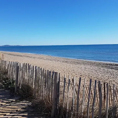 Вилла D'angle 4 Couchages Terrasse Ombragee Parking Dans Securisee Piscine Commune 400m De La Lrjp78 *